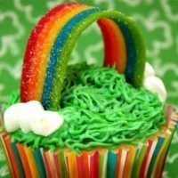 Looking for a fun St. Patrick's Day dessert? These Somewhere Over the Rainbow cupcakes are sure to thrill any kid! They'd be great for a class party, an after school treat, or as part of your holiday celebration. The kids will love helping put on the rainbows and clouds!