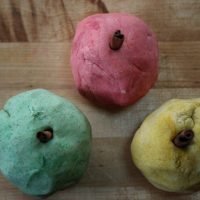 This yummy scented sensory experience will make the entire room smell like an apple pie! A truly fun way to get in some sensory and imaginative play, fine motor skills, and even math, science, and art! Make this heavenly scented Apple Pie Spice play dough with items you probably already have on hand in the kitchen today.