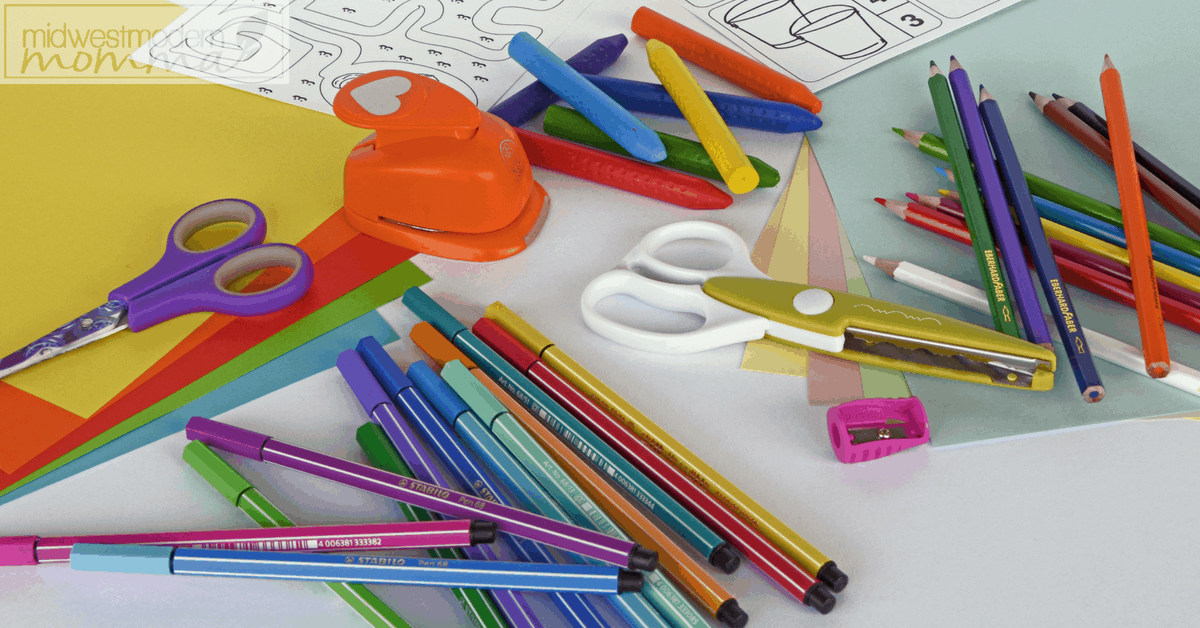 Kindergarten Homeschooling Tips are a must and these Kindergarten Handwriting Tips are just what you need to stay on top of your little one learning how to write their name and more!