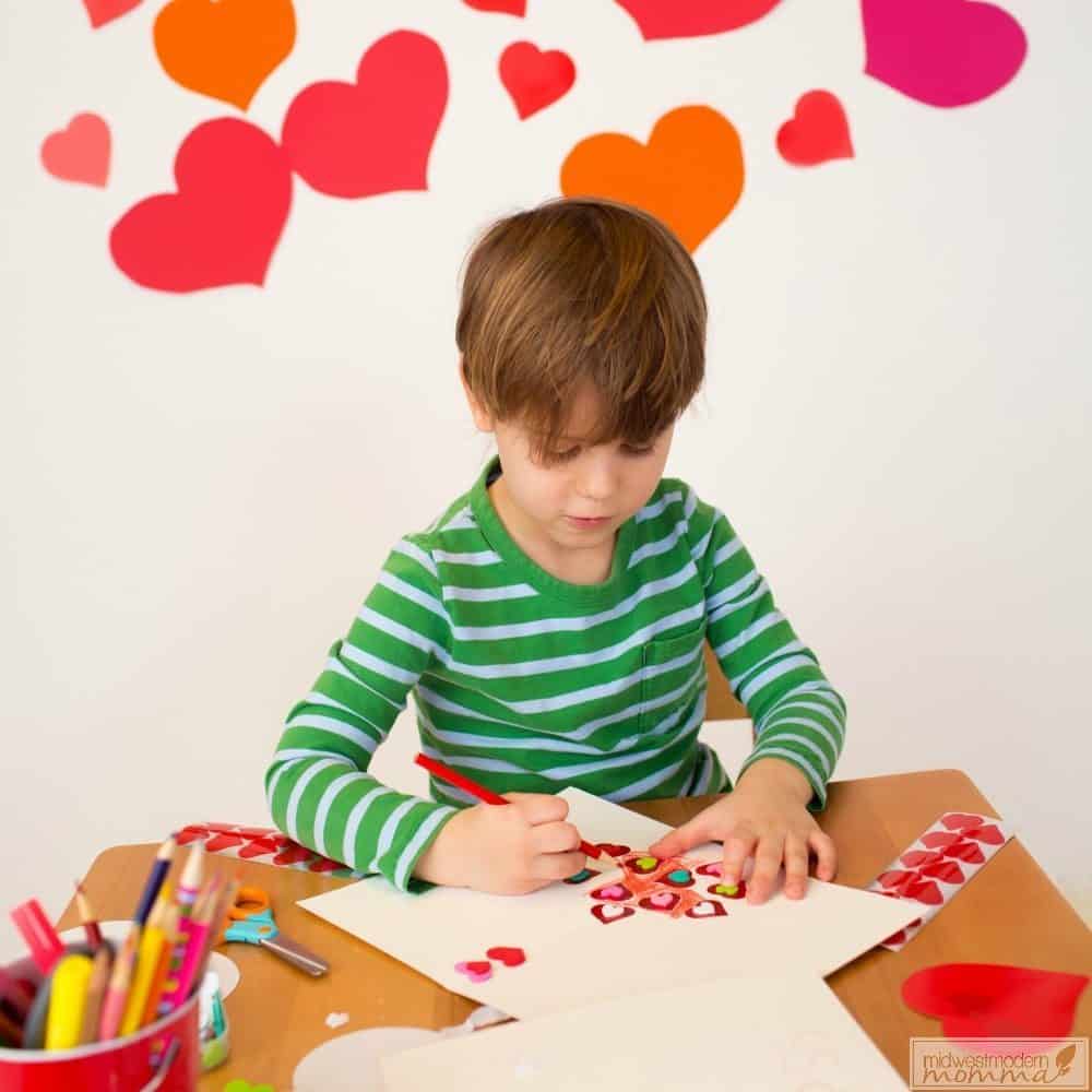 These Valentine's Day Art Ideas for Kids are sure to keep your children entertained on those cold days and get their creative juices flowing!