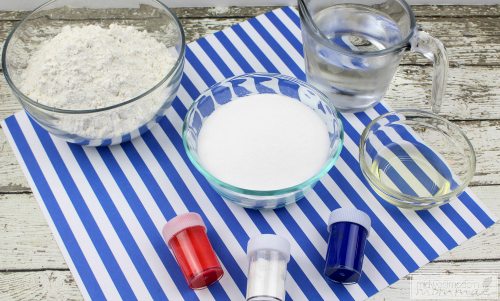 Patriotic Homemade Playdough is a great fun No Cook Play Dough Recipe that you and your kids will love as a fun summer kids craft!