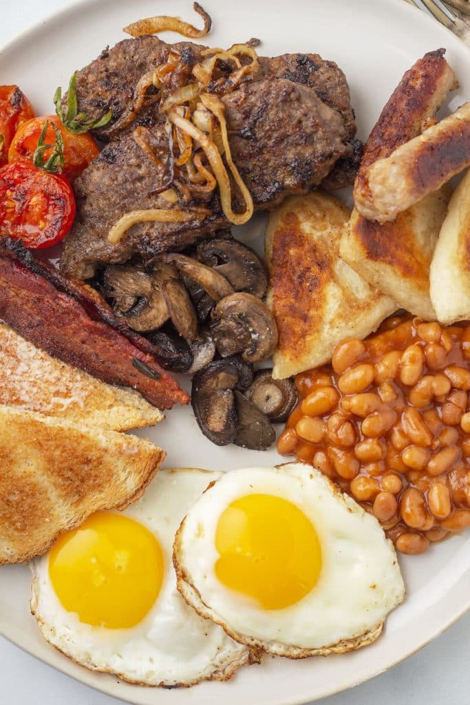 Closeup of a plate of the full Scottish breakfast.